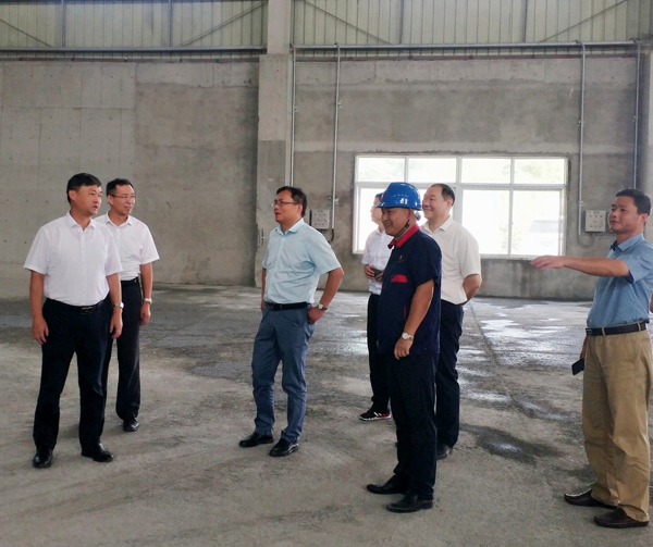 集團(tuán)公司黨委委員、股份公司黨委書記、總經(jīng)理蔣培進(jìn)到矸石項(xiàng)目部...