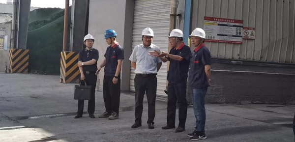 集團(tuán)公司黨委委員、股份公司黨委書記、總經(jīng)理蔣培進(jìn)到建材公司調(diào)研